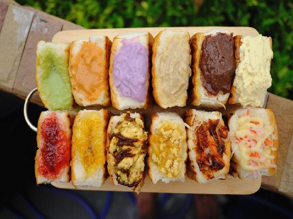 ปังไส้ทะลัก