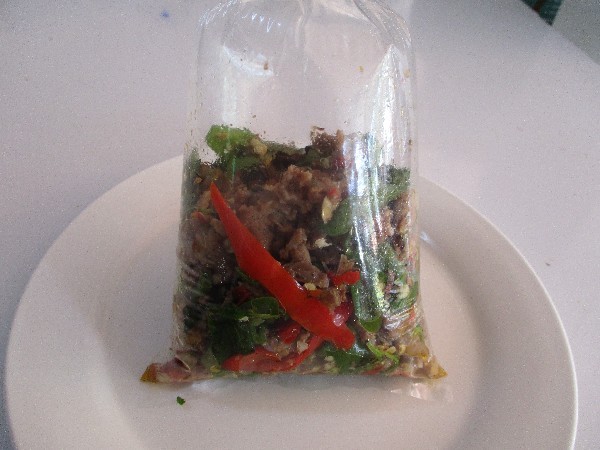 กะเพราไข่เยี่ยวม้า