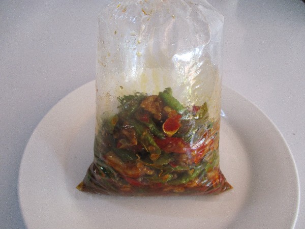 ผัดพริกแกงไก่ใส่ถั่ว